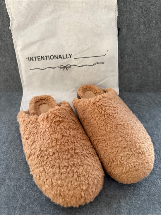 INTENTIONALLY BLANK Shoes - INTENTIONALLY BLANK Teddy faux Shearling Clog Slippers Tan  Size 9 NEW Sherpa